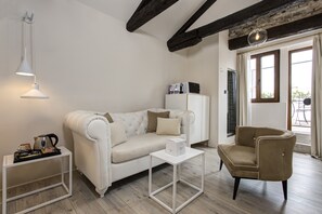 Romantic Apartment, Terrace | Living area | 40-inch flat-screen TV with digital channels, Smart TV - San Marco Suite 755 (Venice)