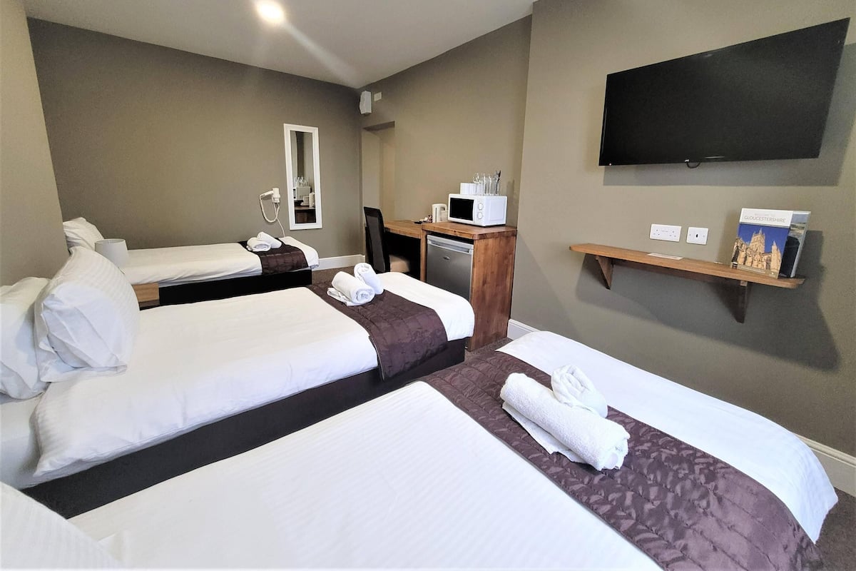 Triple Room | 2 bedrooms, desk, laptop workspace, free WiFi