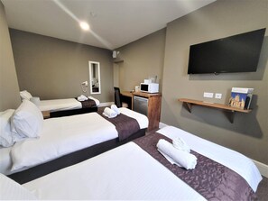 Triple Room | Desk, laptop workspace, free WiFi, bed sheets - The New County Hotel (Gloucester)