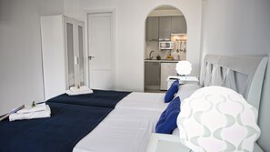 Deluxe Studio, Multiple Beds | In-room safe, desk, blackout curtains, iron/ironing board - Corralejo Lodge (La Oliva)