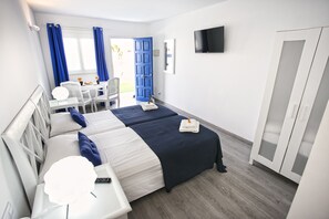 Deluxe Studio, Multiple Beds | In-room safe, desk, blackout curtains, iron/ironing board - Corralejo Lodge (La Oliva)