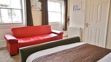 Iron/ironing board, free WiFi, bed sheets