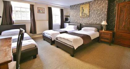 Central Hotel Cheltenham by Roomsbooked
