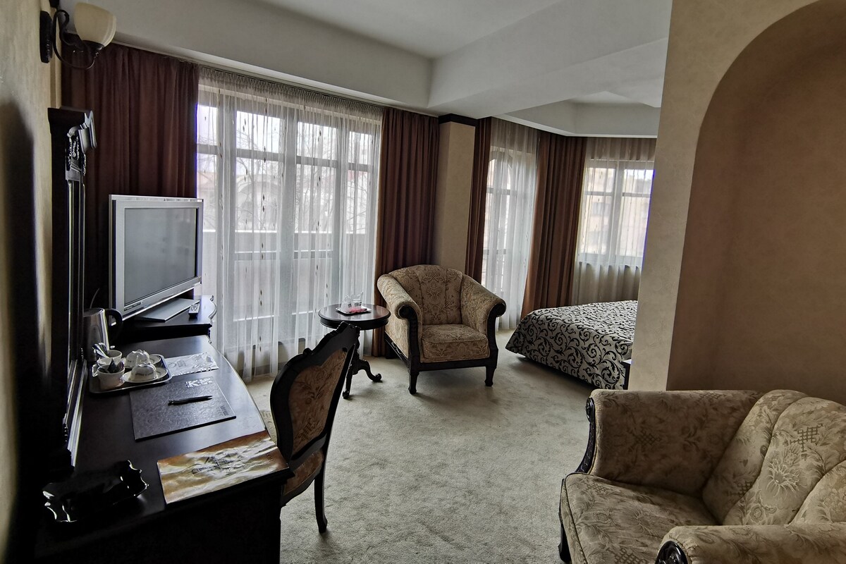 Minibar, in-room safe, desk, blackout drapes