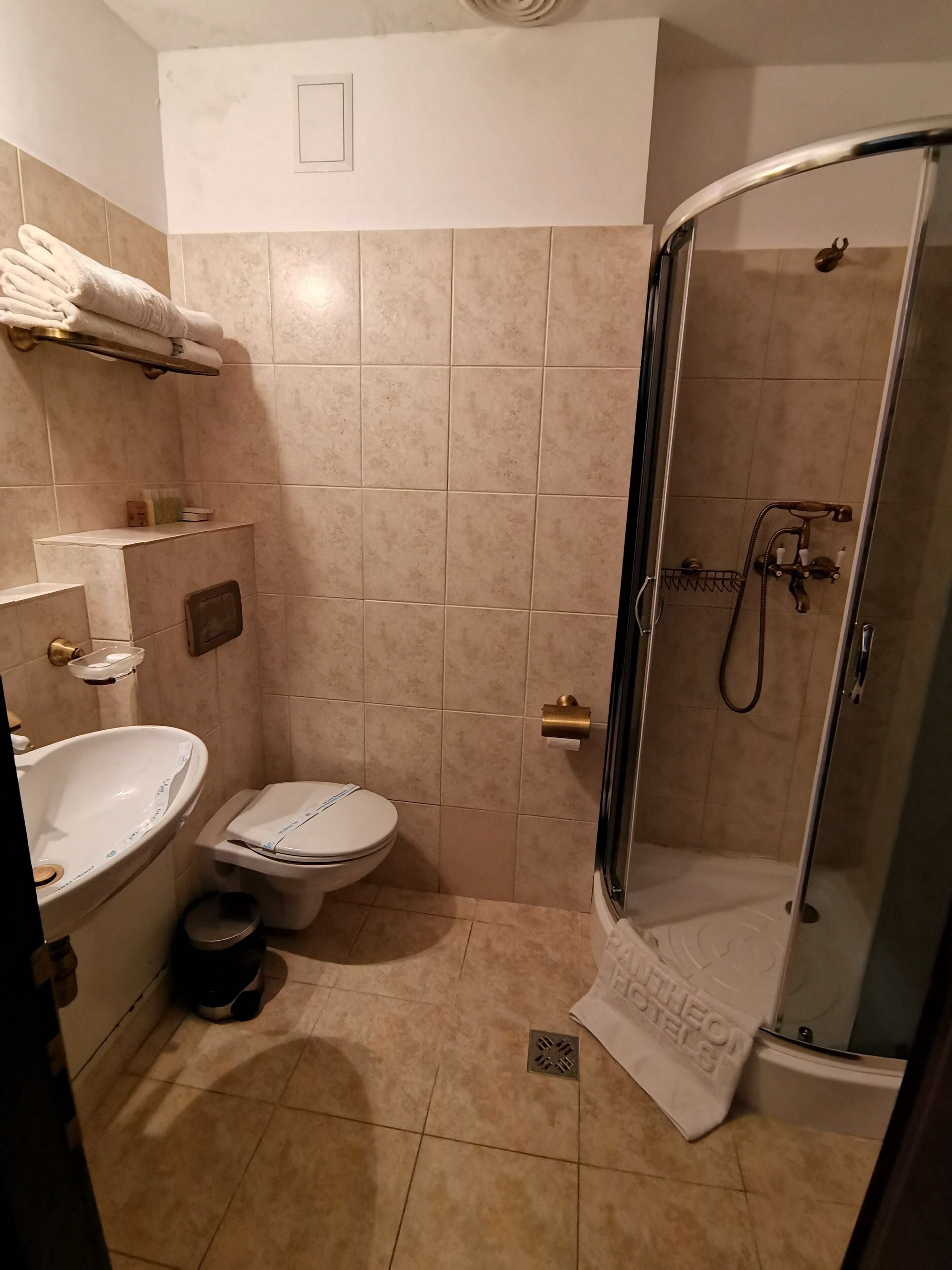 king room | bathroom | shower, free toiletries, hair dryer, dressing gowns