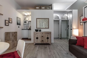 Apartment | Wohnbereich | Flachbildfernseher