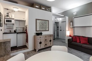 Apartment | Living area | Flat-screen TV