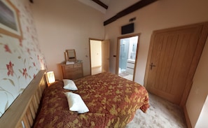 Quarto casal luxo (Ingli) | Individualmente decorados, quartos à prova de som, Wi-Fi de cortesia