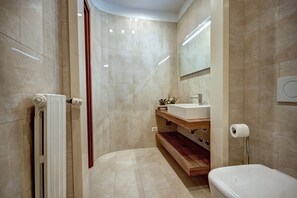 Apartment, 1 Bedroom | Bathroom | Shower, rainfall showerhead, hair dryer, towels