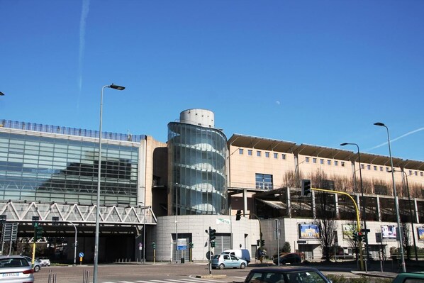 Exterior - Lotto (Milan)