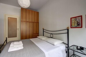 Appartement, 2 chambres | 2 chambres, fer et planche à repasser, accès au Wi-Fi (inclus)