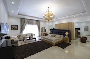Vila (7 Bedrooms) | 7 quartos, escrivaninha, Wi-Fi de cortesia, roupa de cama