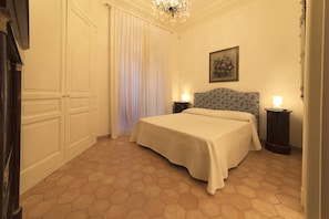 Deluxe Room | Free WiFi, bed sheets