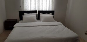 Basic-Apartment, 1 Schlafzimmer | Schreibtisch, kostenloses WLAN, Bettwäsche