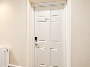 Room - Homesly Gloucester Hotels Ltd. (Gloucester)