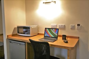 Suite | Desk, iron/ironing board (on request), WiFi (free), bed sheets
