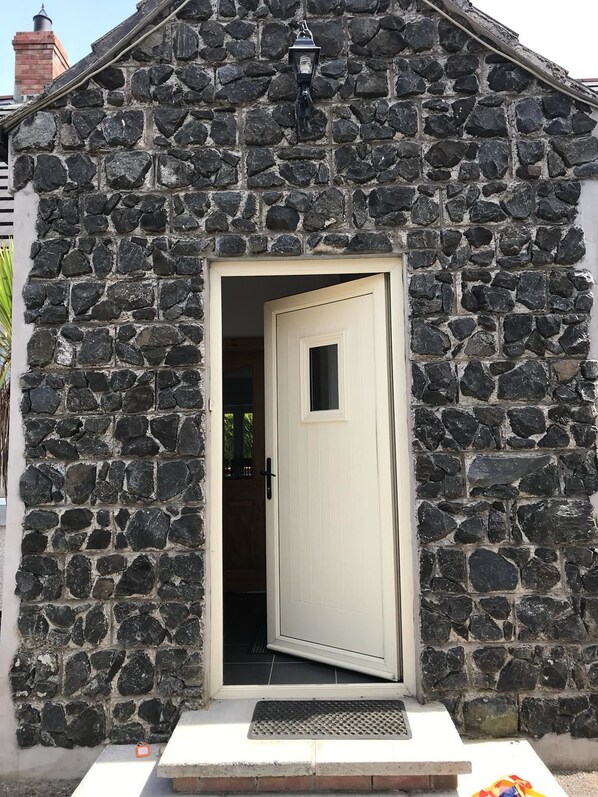 Property entrance - Good Cottages (Lisburn)