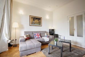 Apartment, 3 Bedrooms | Living area