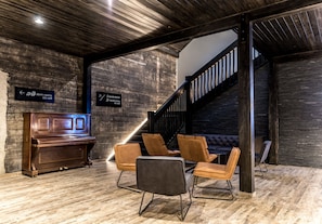 Living area - The Barn - Hostel (Vik I Myrdal)