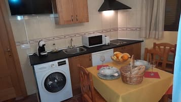 Standard Studio (Triple) | Private kitchen | Fridge, microwave, espresso maker
