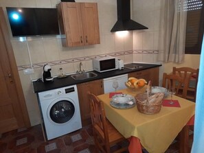 Standard Studio (Triple) | Private kitchen | Fridge, microwave, espresso maker - El Horno de Leopoldo (Hueva)