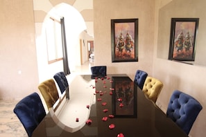 Villa, 4 chambres | Repas dans la chambre