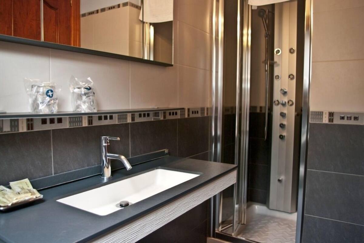Bathroom shower
