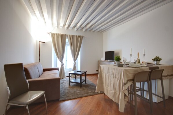 Appartement, 1 chambre | Coin séjour | Télévision à écran plat