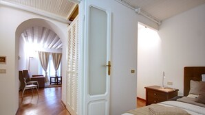 1 habitación, tabla de planchar con plancha, wifi gratis y ropa de cama 