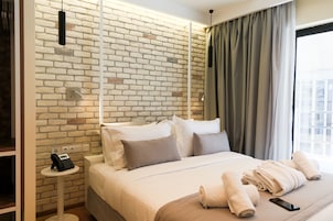 Caja de seguridad en la habitación y escritorio