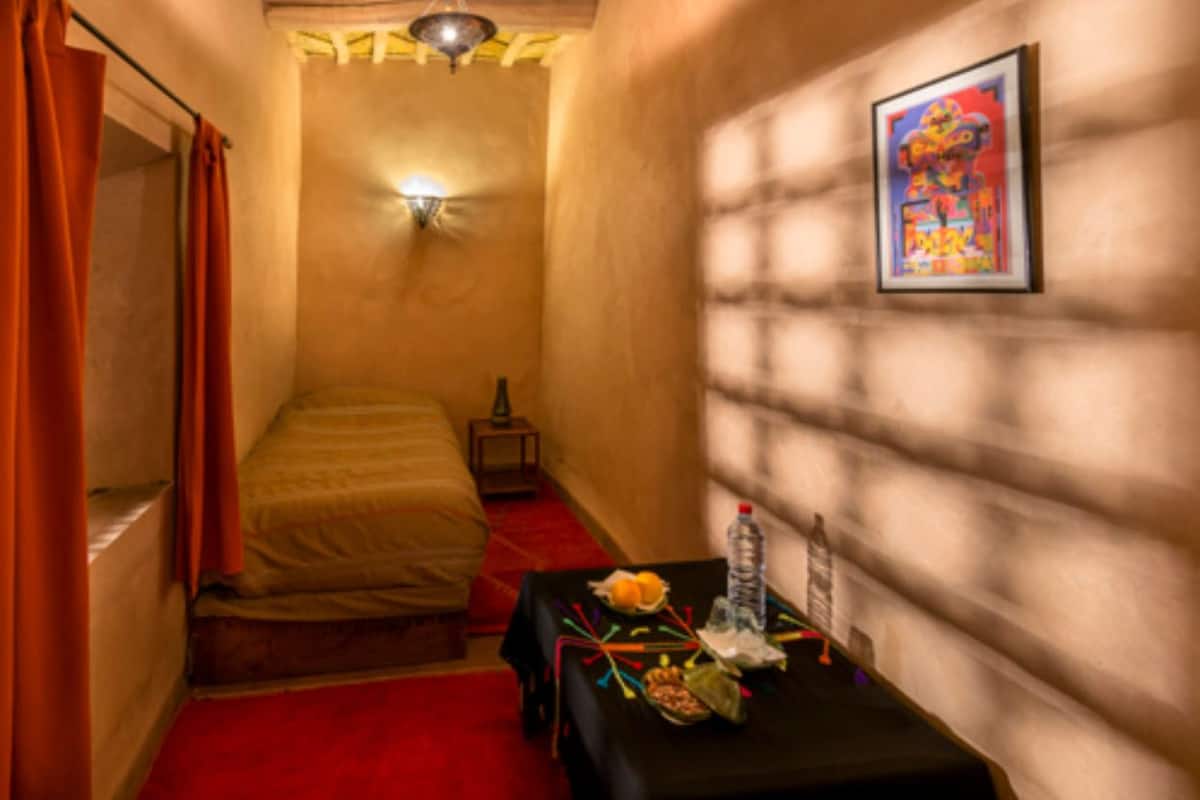 Economy Single Room, 1 Twin Bed, Shared Bathroom | In-room safe, blackout drapes, free WiFi, bed sheets
