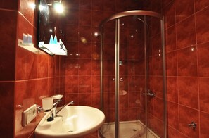 Bathroom shower - Hotel Gelens (Tbilisi)