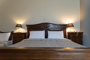 Minibar, escritorio, sistema de insonorización y wifi gratis 