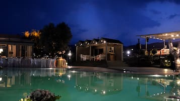 Poolside bar
