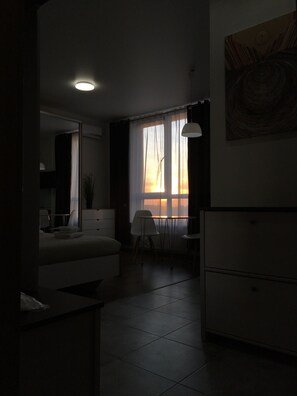 Estúdio conforto, 1 cama Queen | Vista para o pátio