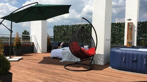 Business Apartment, Terrace (2) | Premium bedding, Select Comfort beds, desk, blackout drapes - Nyvky Residence (Kyiv)