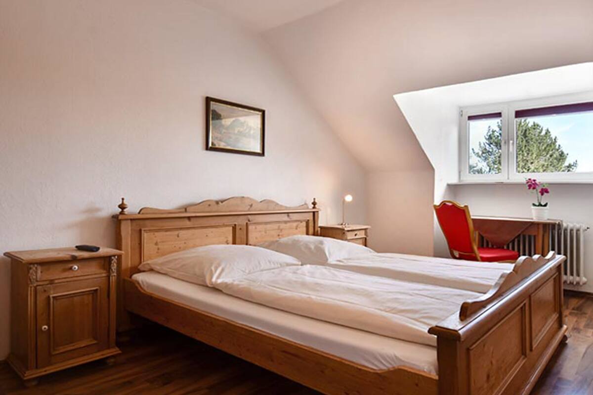 Premium bedding, desk, cribs (free), rollaway beds (surcharge)