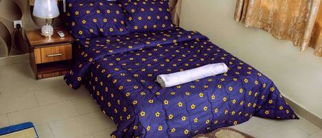 Apartment, 3 Bedrooms | 3 bedrooms, desk, free WiFi, bed sheets