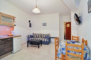 Apartment (4 Pax) | Soundproofing, iron/ironing board, free WiFi, bed sheets - Mimoza Rooms (Milos)