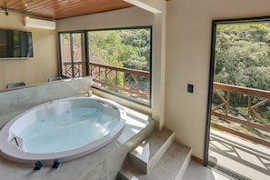 Chalet rustique luxueux | Bureau, espace de travail pour ordinateurs portables