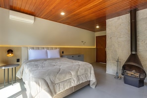 Luxury Cabin | Desk, laptop workspace, blackout drapes, free WiFi - Pousada Alpenhof (Sao Pedro de Alcantara)