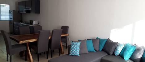 Comfort House, 3 Bedrooms, Non Smoking, Garden View | Living area