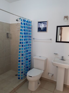 Comfort House, 3 Bedrooms, Non Smoking, Garden View | Bathroom