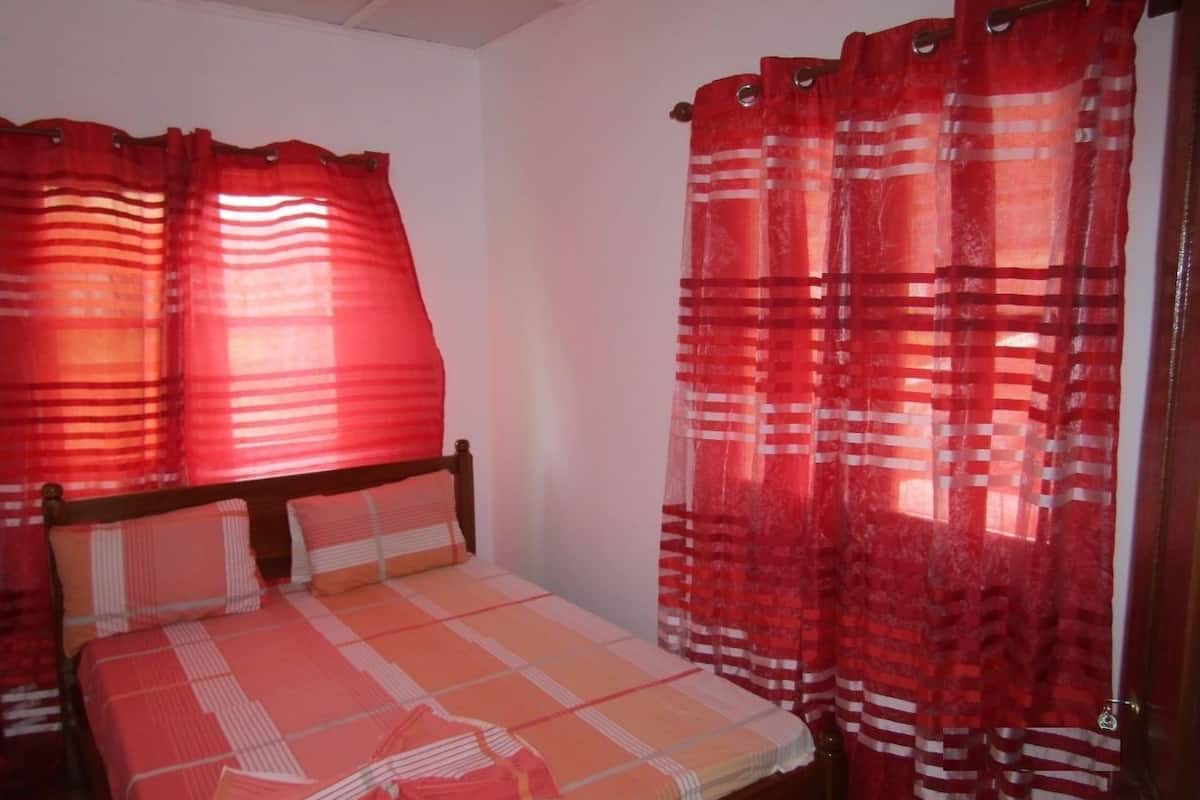 Habitación individual estándar, 1 cama doble, no fumadores, vistas a la bahía | Cortinas opacas y wifi gratis