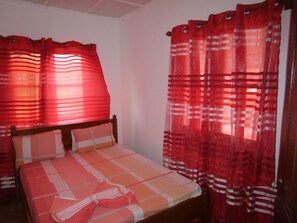 Habitación individual estándar, 1 cama doble, no fumadores, vistas a la bahía | Cortinas opacas y wifi gratis