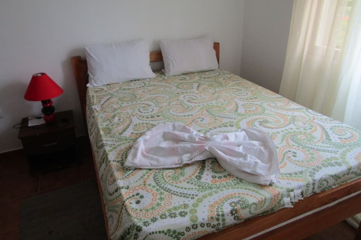 Habitación doble superior, vistas a la bahía | Cortinas opacas y wifi gratis