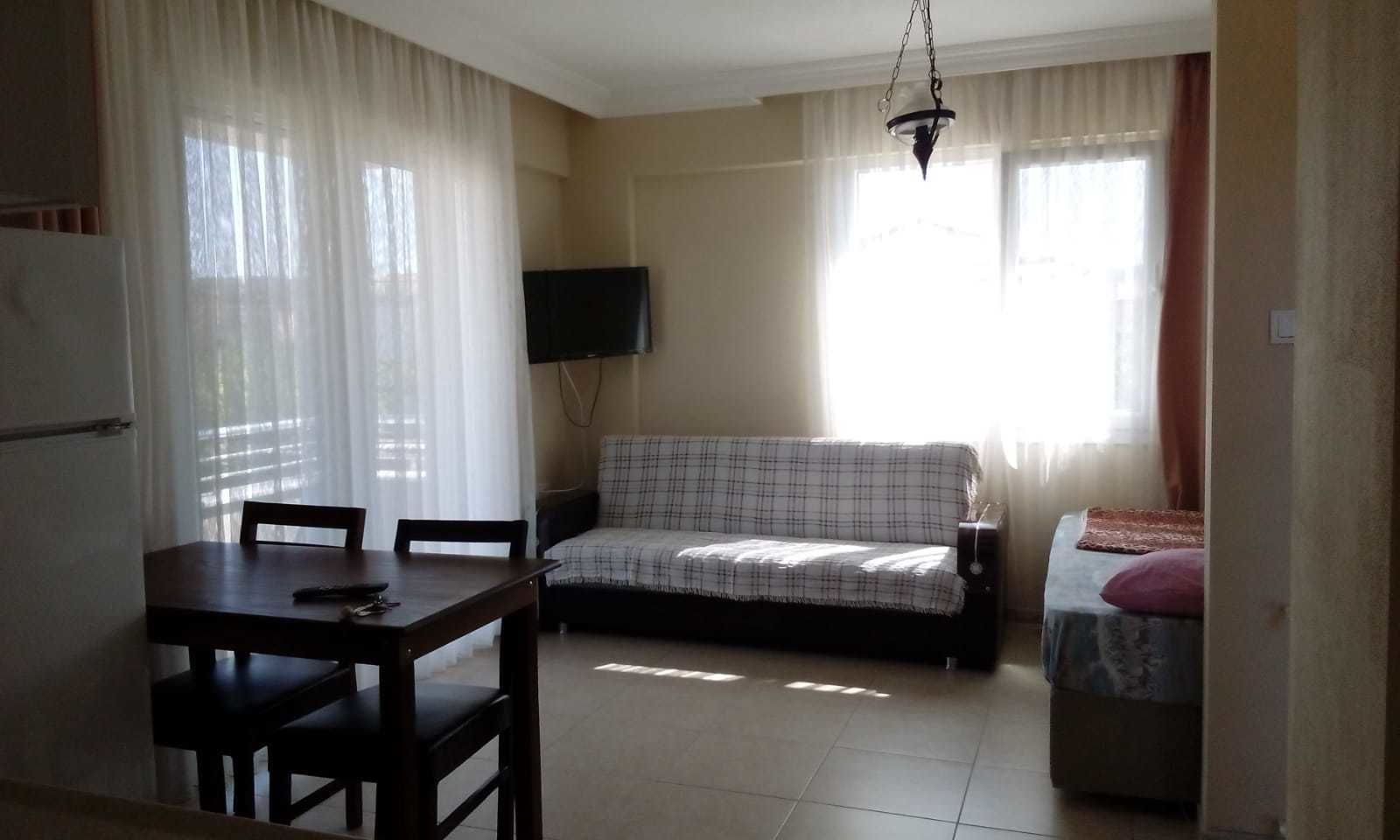 Studio Ekonomi | Meja kerja, setrika/meja setrika, Wi-Fi gratis, dan seprai linen