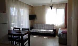 经济开间 | 办公桌、熨斗/熨板、免费 WiFi、床单