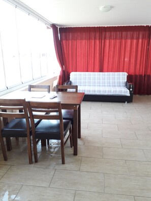 Family Apartment, 1 Bedroom, Garden View | Living area