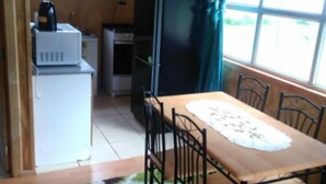 Exclusive Cabin, Garden View | Living area | 42-inch Smart TV with cable channels, TV - Cabañas Paralelos del Sur (Llanquihue)